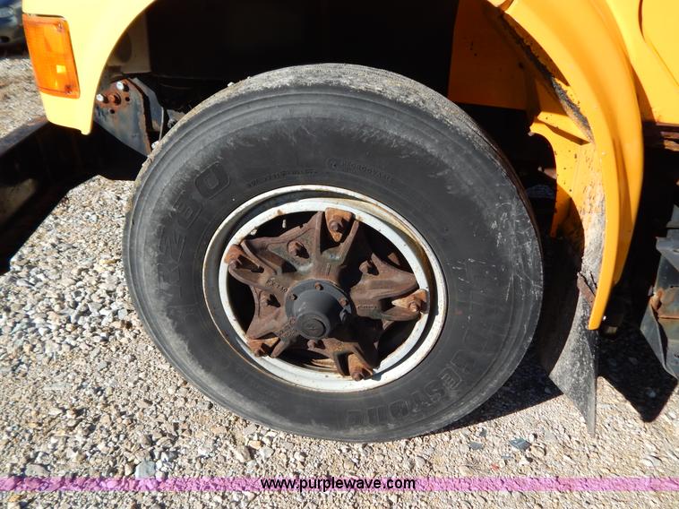 image for item H3810 1996 International 4900 dump truck