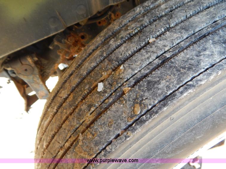 image for item H3810 1996 International 4900 dump truck