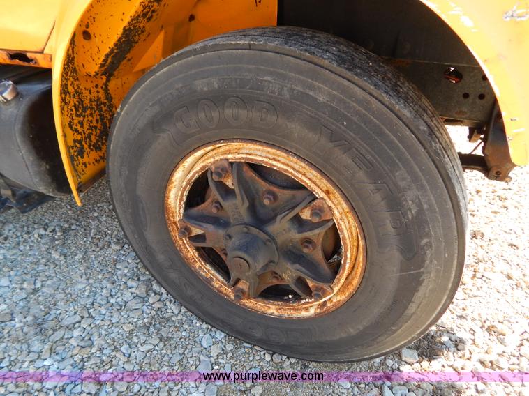 image for item H3810 1996 International 4900 dump truck