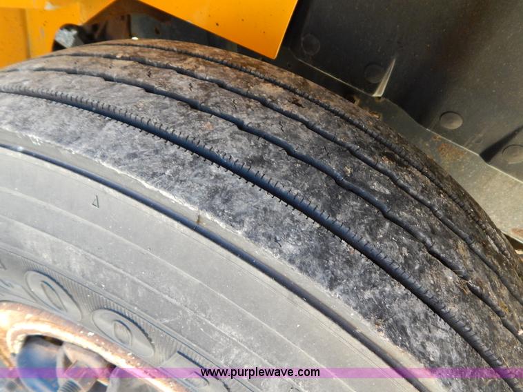 image for item H3810 1996 International 4900 dump truck