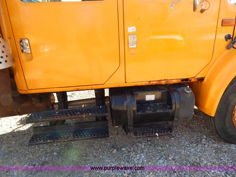 image for item H3810 1996 International 4900 dump truck