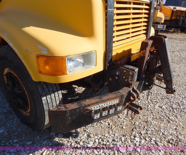 image for item H3810 1996 International 4900 dump truck