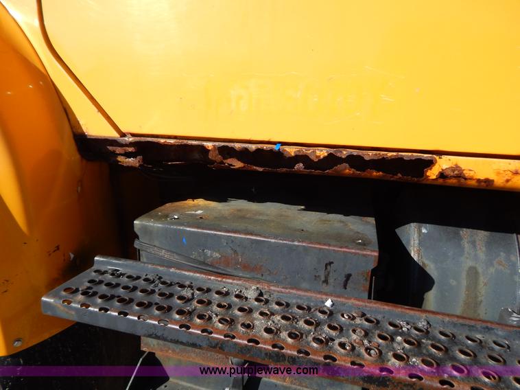 image for item H3810 1996 International 4900 dump truck