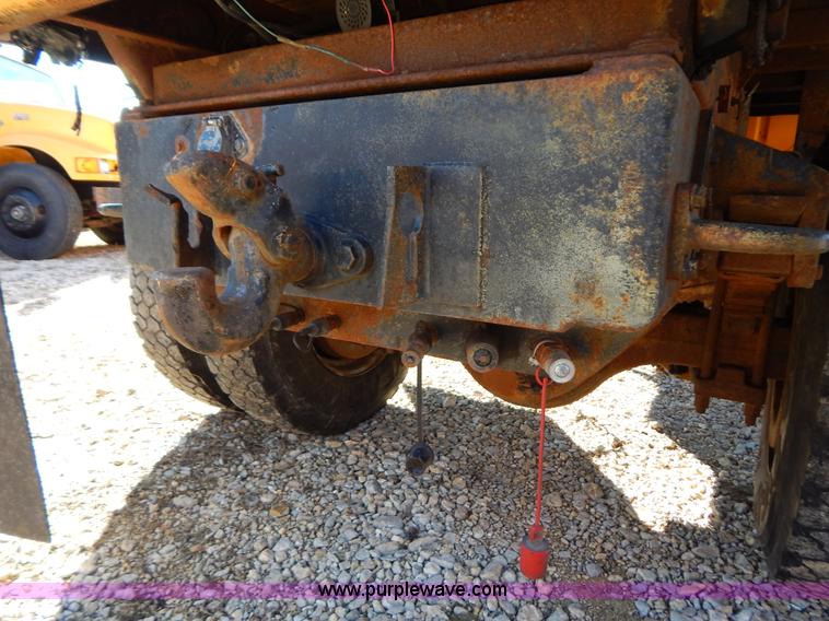 image for item H3810 1996 International 4900 dump truck