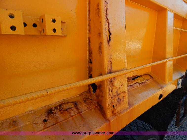 image for item H3810 1996 International 4900 dump truck