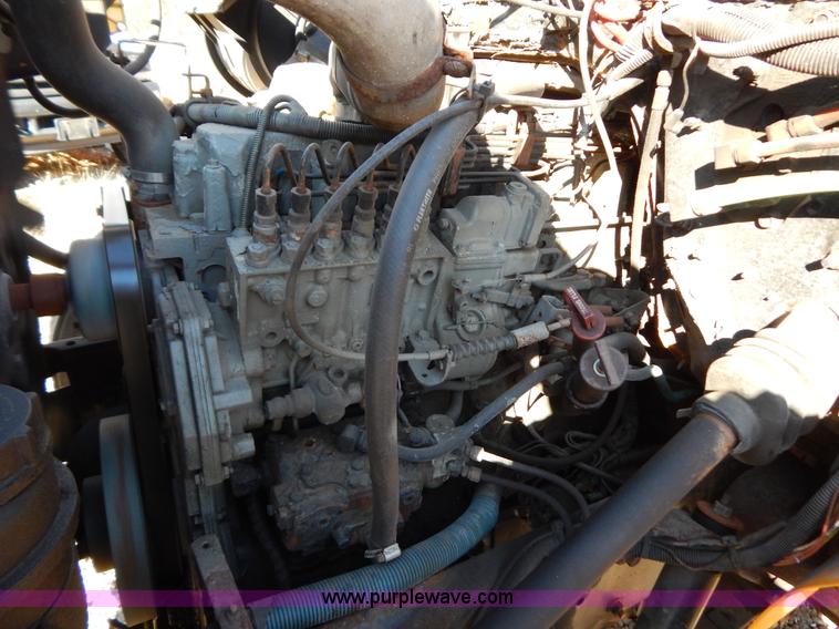 image for item H3810 1996 International 4900 dump truck