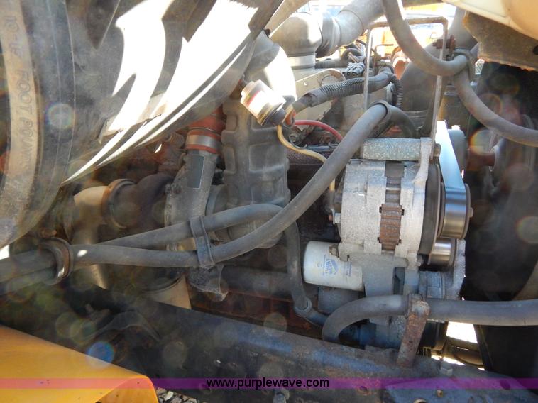 image for item H3810 1996 International 4900 dump truck