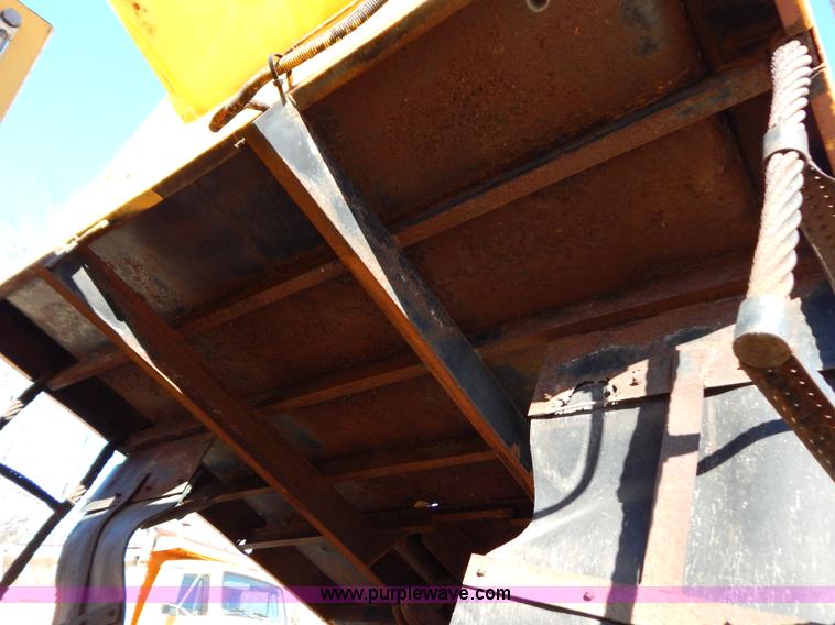 image for item H3810 1996 International 4900 dump truck