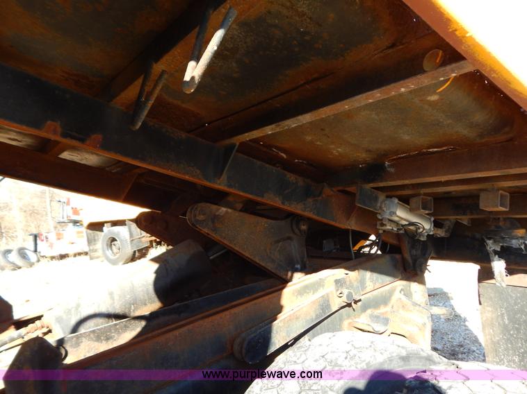 image for item H3810 1996 International 4900 dump truck