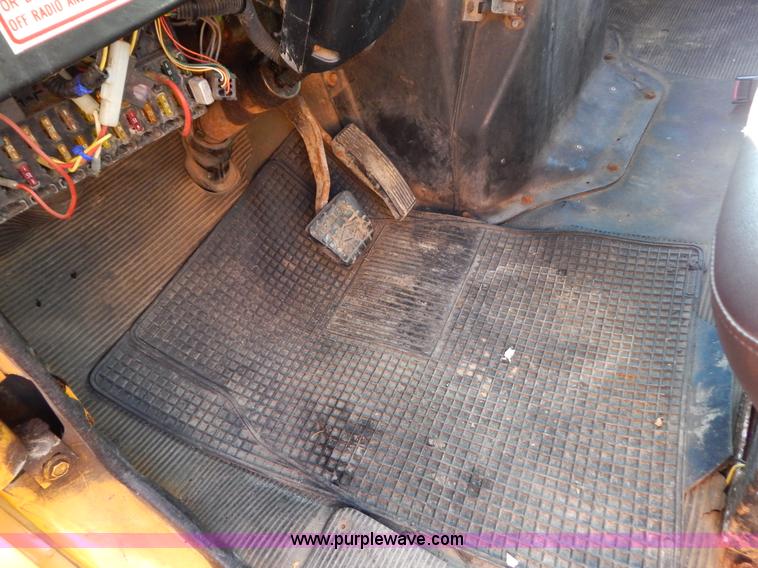 image for item H3810 1996 International 4900 dump truck