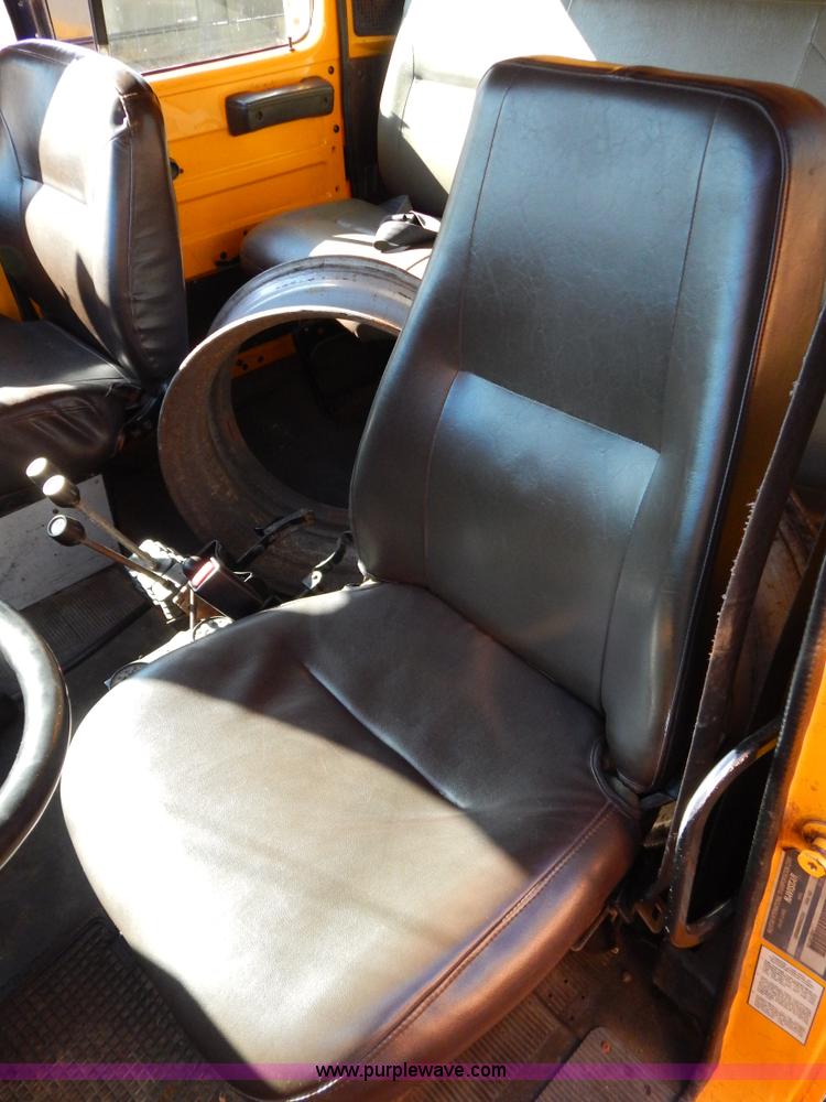 image for item H3810 1996 International 4900 dump truck