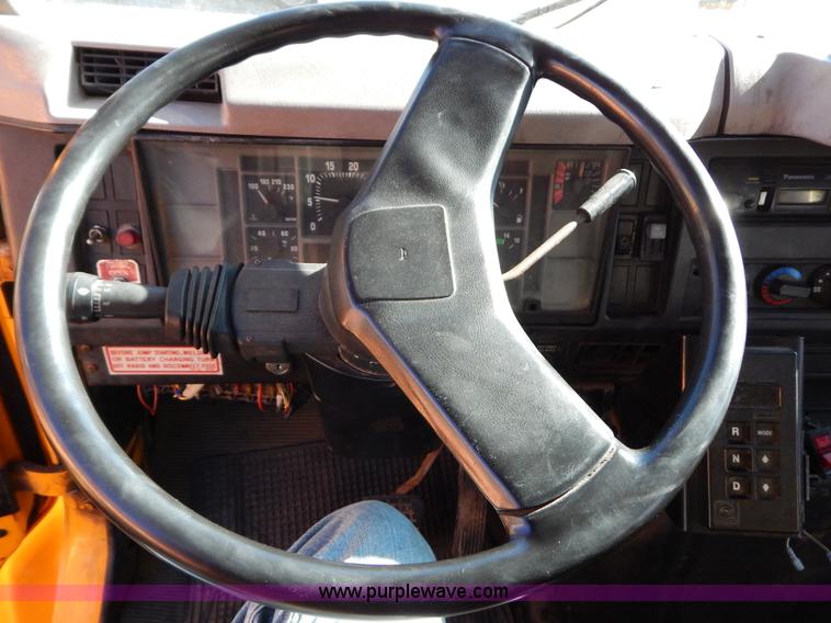 image for item H3810 1996 International 4900 dump truck