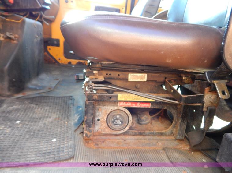 image for item H3810 1996 International 4900 dump truck