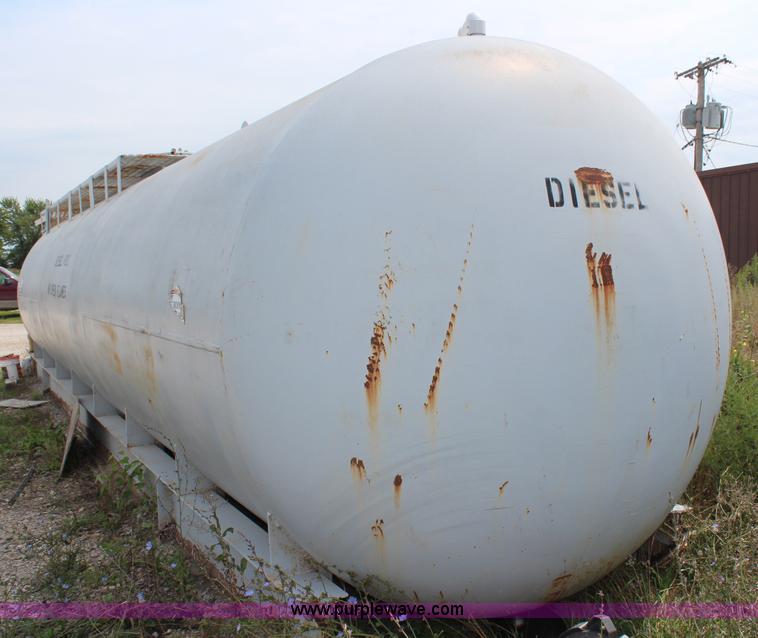 image for item H6529 10,000 gallon fuel tank on skid