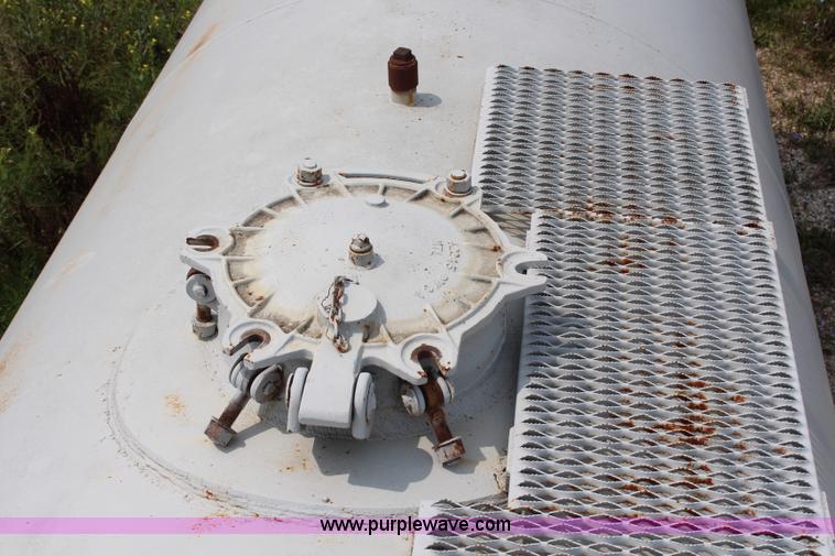 image for item H6529 10,000 gallon fuel tank on skid