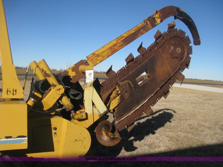 image for item I5717 1997 Vermeer V8100 trencher