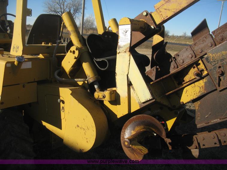 image for item I5717 1997 Vermeer V8100 trencher