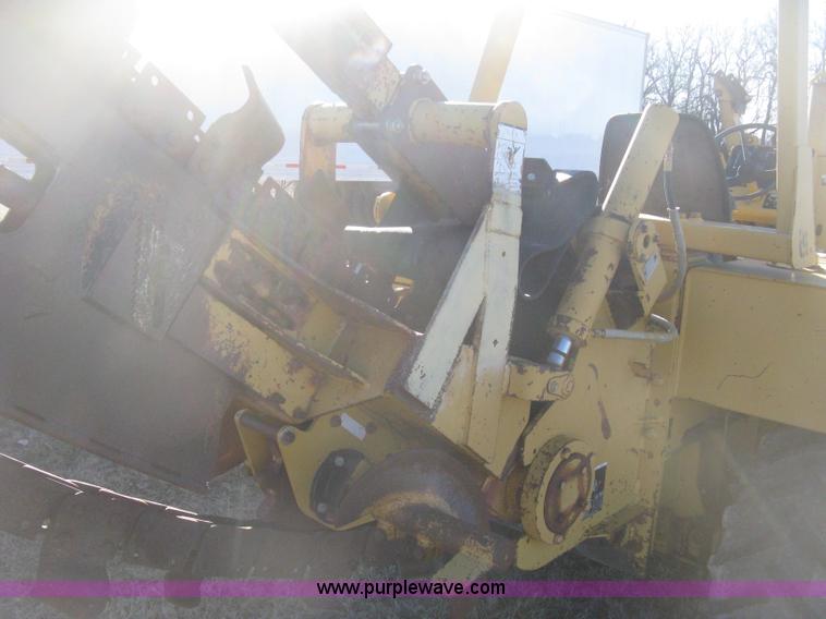 image for item I5717 1997 Vermeer V8100 trencher