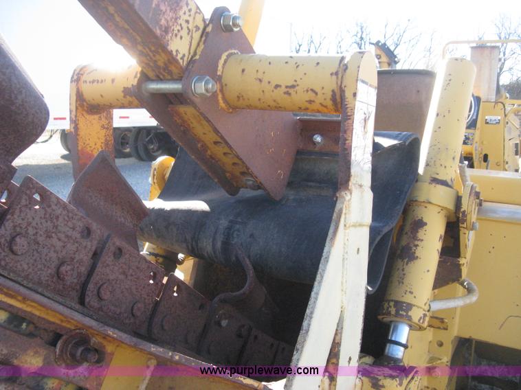image for item I5717 1997 Vermeer V8100 trencher