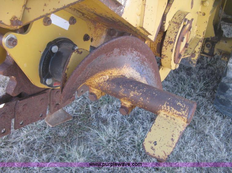 image for item I5717 1997 Vermeer V8100 trencher