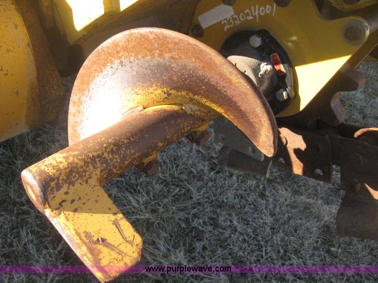 image for item I5717 1997 Vermeer V8100 trencher