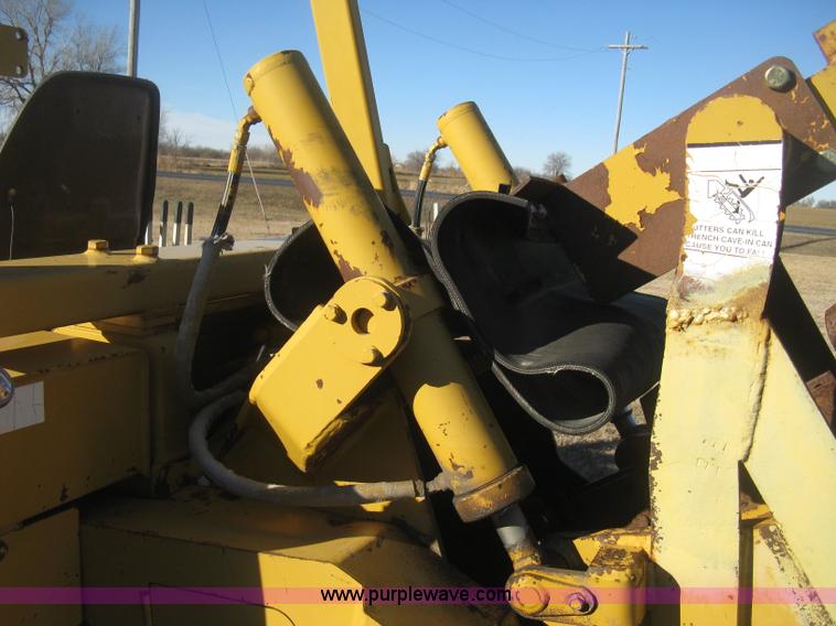 image for item I5717 1997 Vermeer V8100 trencher