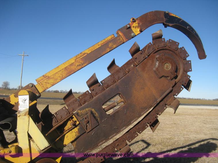 image for item I5717 1997 Vermeer V8100 trencher