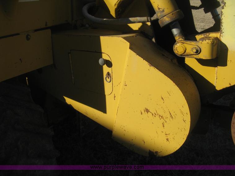 image for item I5717 1997 Vermeer V8100 trencher