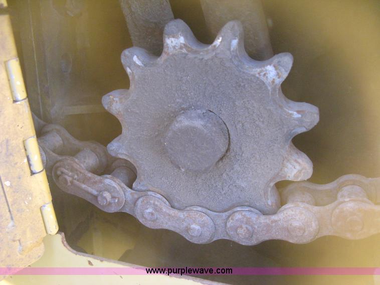 image for item I5717 1997 Vermeer V8100 trencher