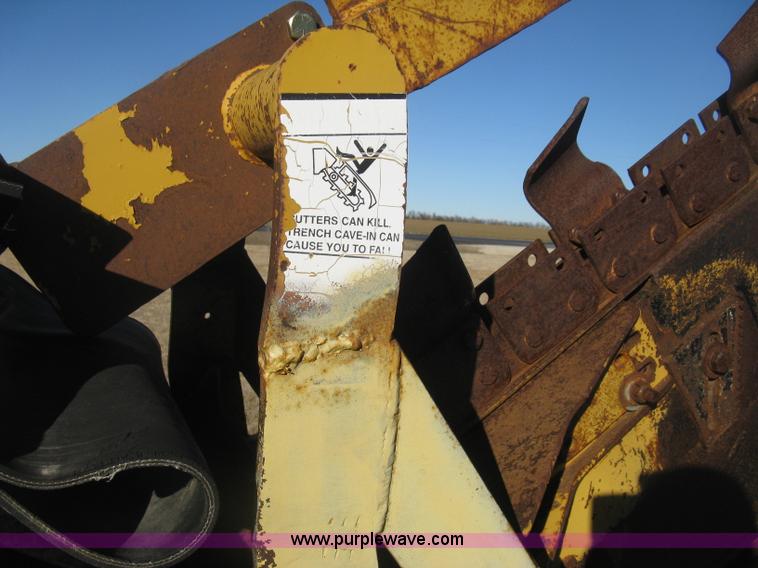 image for item I5717 1997 Vermeer V8100 trencher