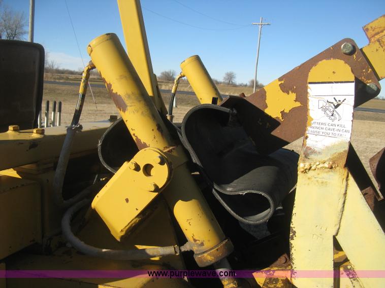 image for item I5717 1997 Vermeer V8100 trencher