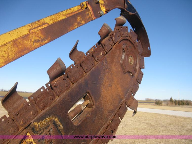 image for item I5717 1997 Vermeer V8100 trencher