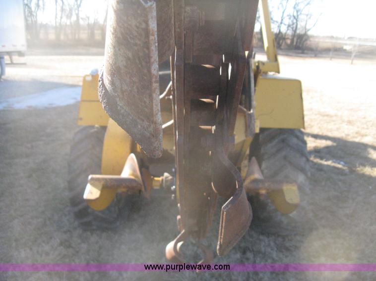 image for item I5717 1997 Vermeer V8100 trencher