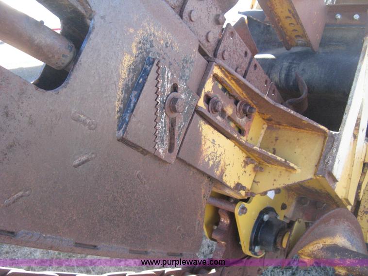 image for item I5717 1997 Vermeer V8100 trencher