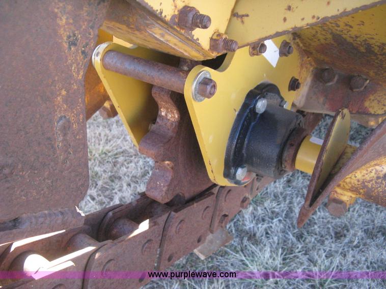 image for item I5717 1997 Vermeer V8100 trencher