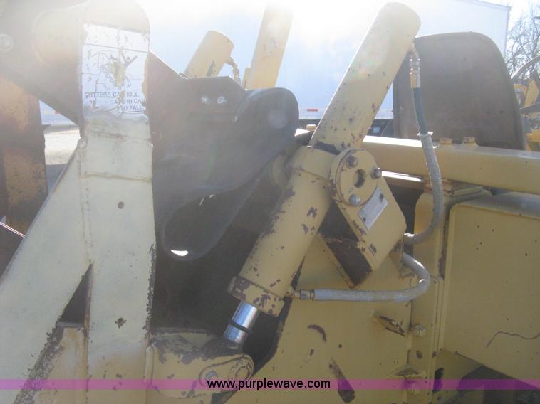 image for item I5717 1997 Vermeer V8100 trencher