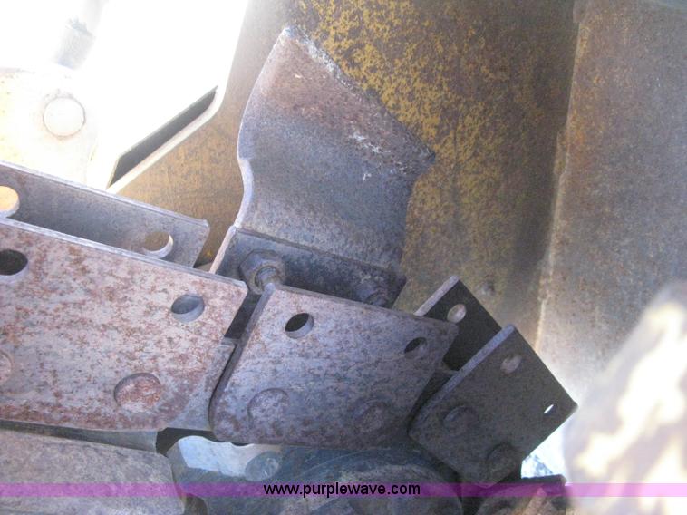 image for item I5717 1997 Vermeer V8100 trencher