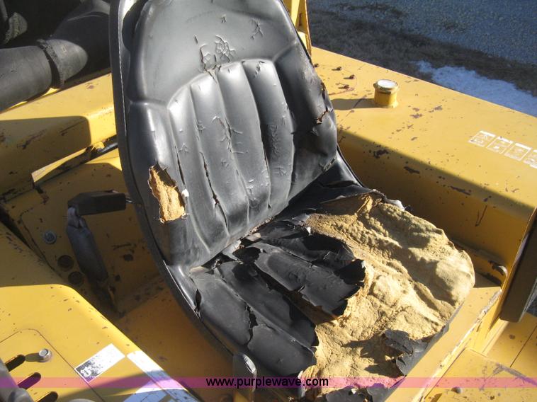 image for item I5717 1997 Vermeer V8100 trencher