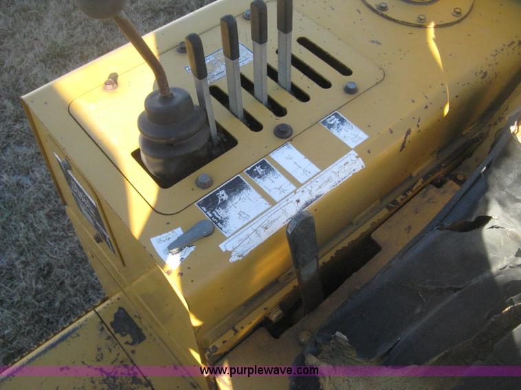 image for item I5717 1997 Vermeer V8100 trencher