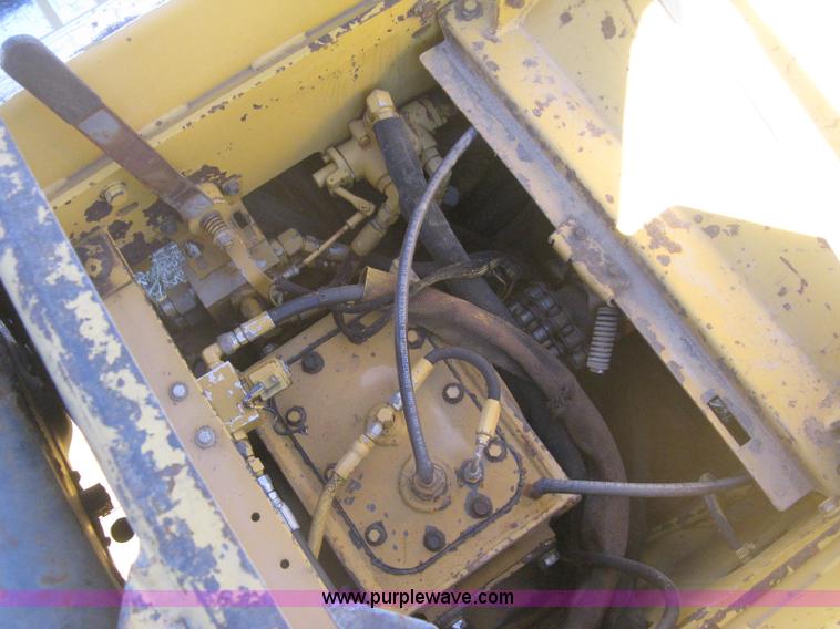 image for item I5717 1997 Vermeer V8100 trencher