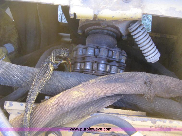 image for item I5717 1997 Vermeer V8100 trencher