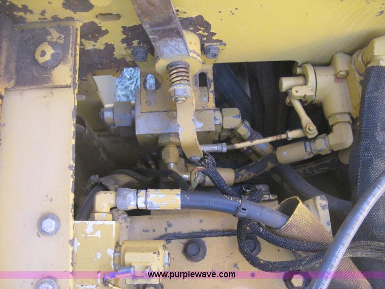 image for item I5717 1997 Vermeer V8100 trencher