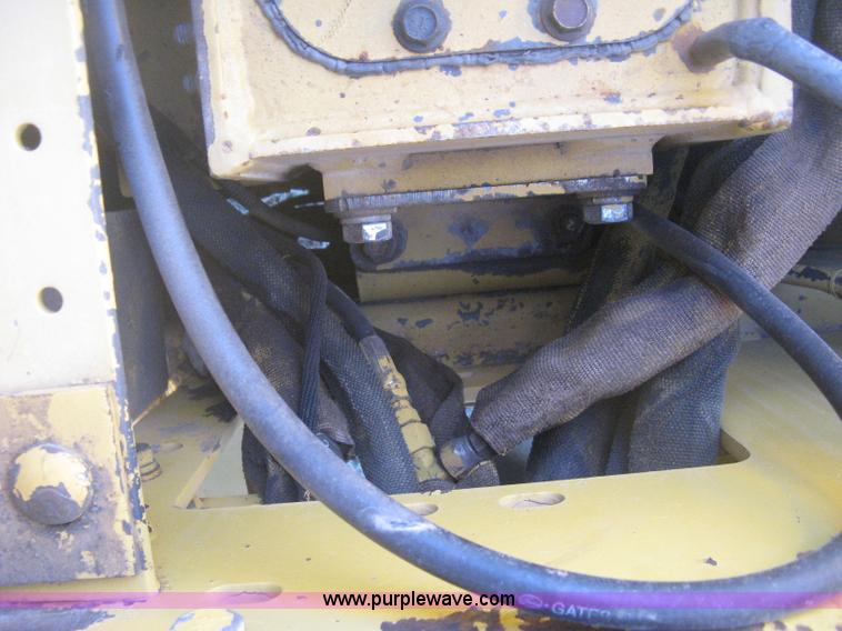 image for item I5717 1997 Vermeer V8100 trencher