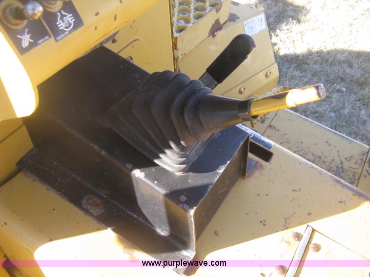 image for item I5717 1997 Vermeer V8100 trencher