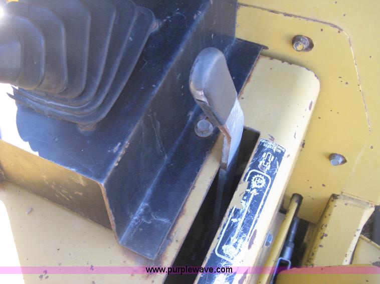 image for item I5717 1997 Vermeer V8100 trencher