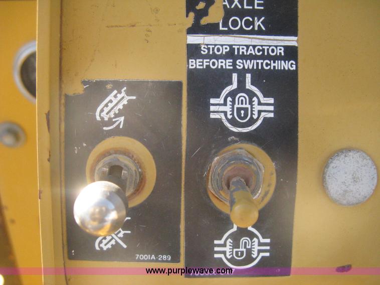 image for item I5717 1997 Vermeer V8100 trencher