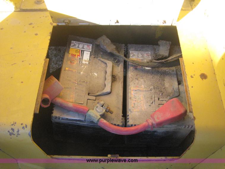 image for item I5717 1997 Vermeer V8100 trencher