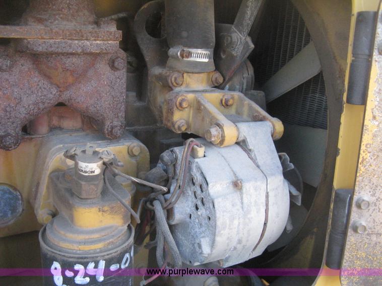 image for item I5717 1997 Vermeer V8100 trencher