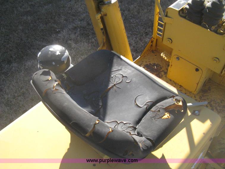 image for item I5717 1997 Vermeer V8100 trencher