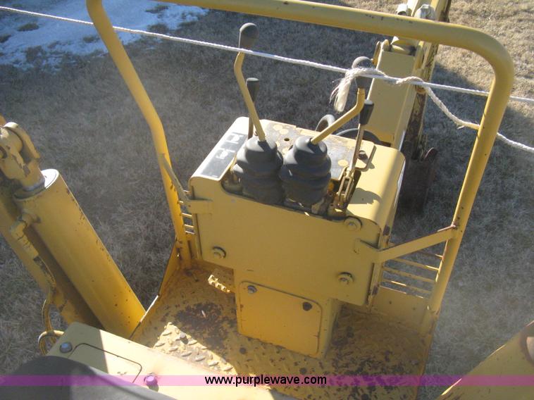 image for item I5717 1997 Vermeer V8100 trencher